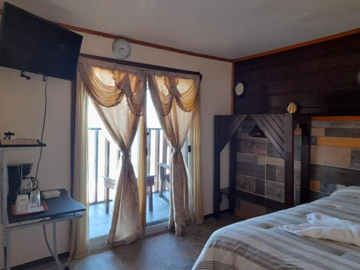 La Delphina Bed And Breakfast Bar And Grill La Ceiba Zewnętrze zdjęcie