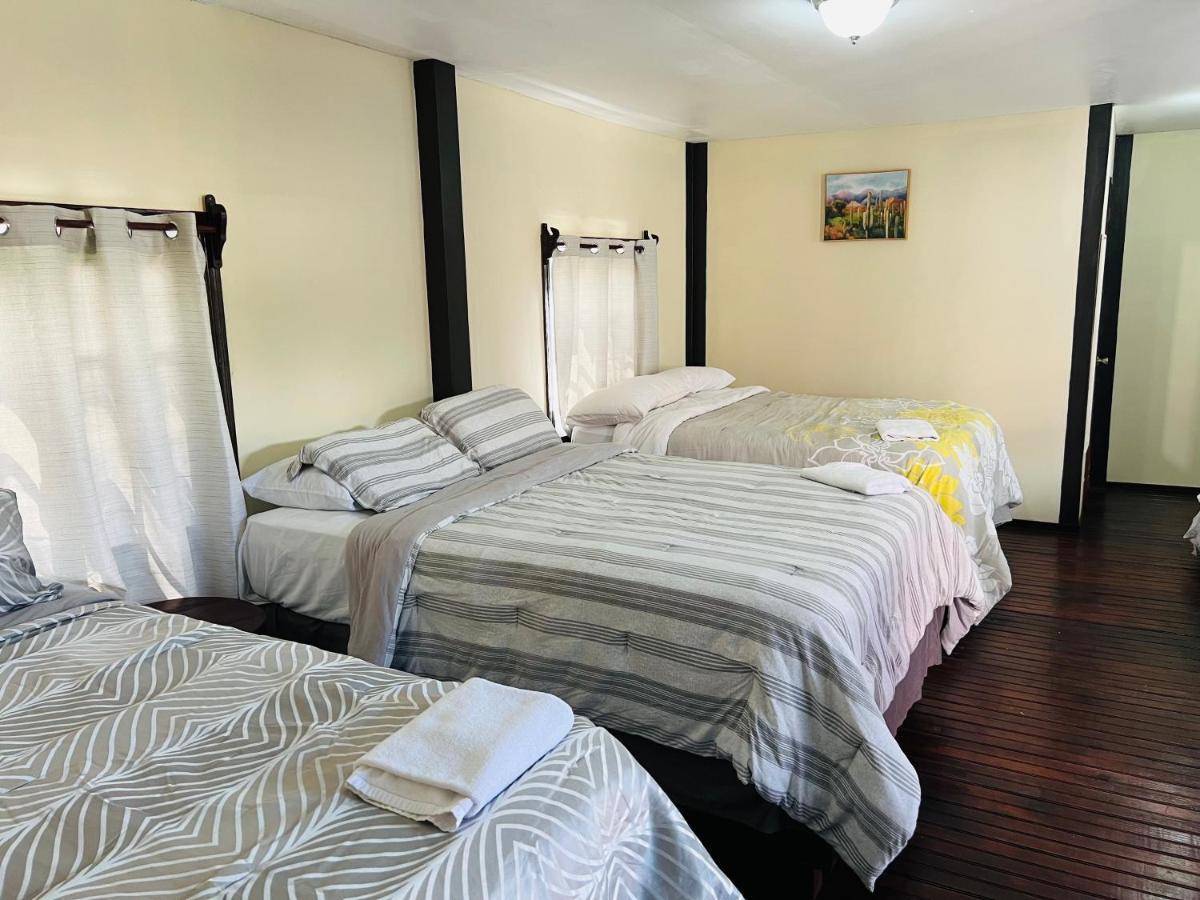 La Delphina Bed And Breakfast Bar And Grill La Ceiba Zewnętrze zdjęcie