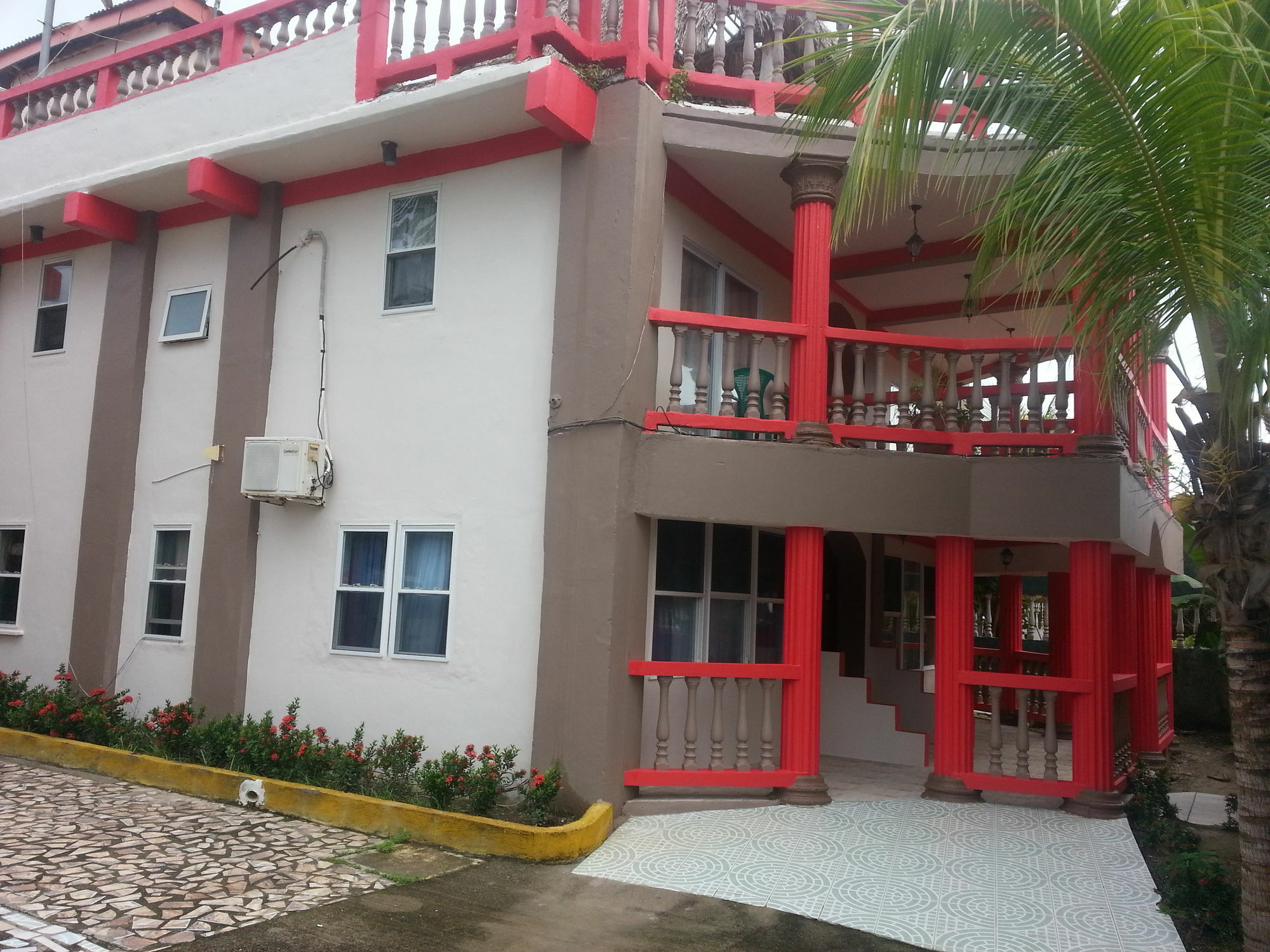 La Delphina Bed And Breakfast Bar And Grill La Ceiba Zewnętrze zdjęcie
